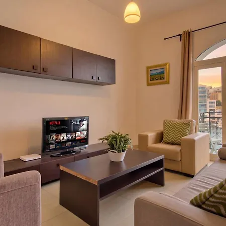 Bayview Court - Seafront With Balcony